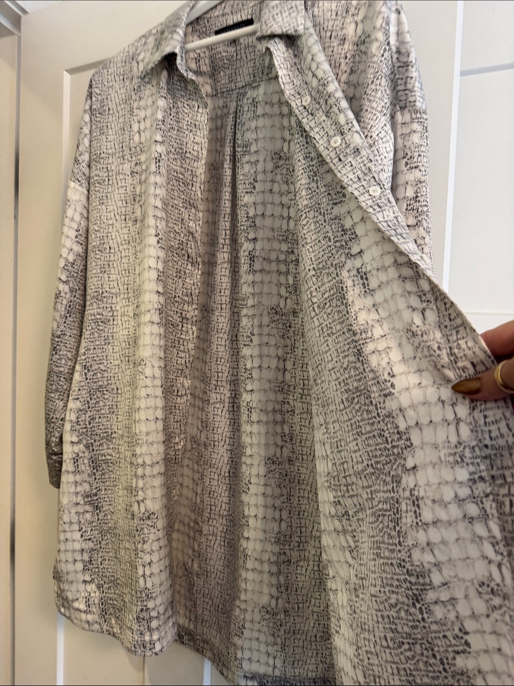 Dynamite Neutral Snake-Print Button-Front Blouse - Picture 3 of 8